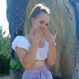 Девушки в Калининграде: Александра, 18 - ищет парня из Калининграда
