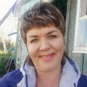 Девушки в Владивостоке: Ирина, 46 - ищет парня из Владивостока
