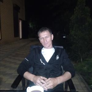Парни в Сальске: Пётр, 44 - ищет девушку из Сальска