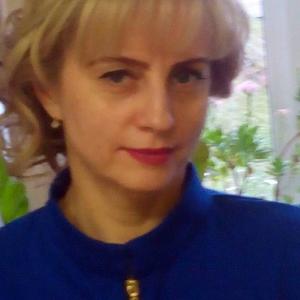 Девушки в Пскове: Елена, 52 - ищет парня из Пскова