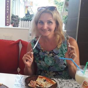 Девушки в Снежинске: Оксана Сыскова, 49 - ищет парня из Снежинска