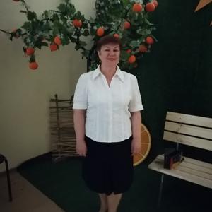 Девушки в Саратове: Елена, 58 - ищет парня из Саратова