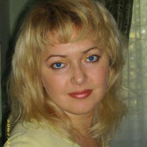 Девушки в Омске: Юлия, 51 - ищет парня из Омска