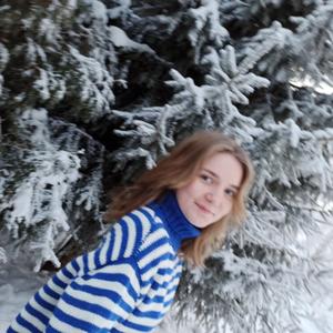 Девушки в Петергофе: Настя, 22 - ищет парня из Петергофа