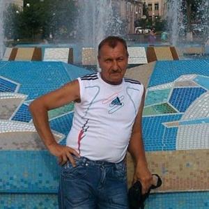 Юрий, 68 лет, Пластун