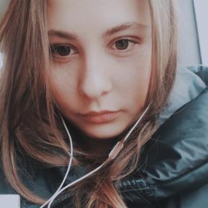 Девушки в Челябинске: Алина, 23 - ищет парня из Челябинска