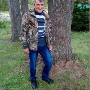 Виктор, 68 лет, Холмск
