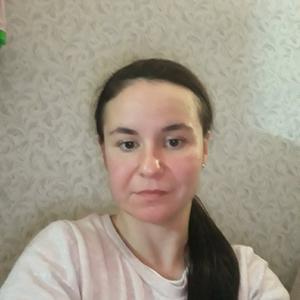 Девушки в Нижнекамске: Алина, 35 - ищет парня из Нижнекамска