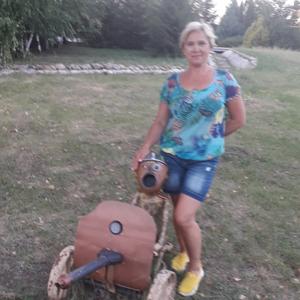 Девушки в Саратове: Светлана, 58 - ищет парня из Саратова