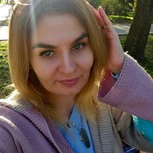 Девушки в Пскове: Надя, 35 - ищет парня из Пскова