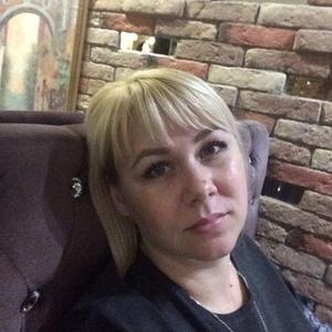 Девушки в Владивостоке: Ирина, 43 - ищет парня из Владивостока