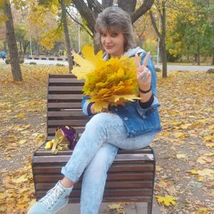 Девушки в Таганроге: Elena, 60 - ищет парня из Таганрога