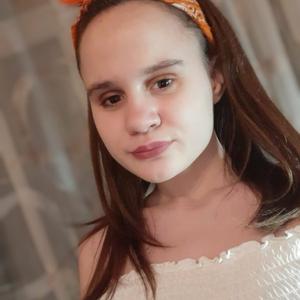 Девушки в Пскове: Изабель, 22 - ищет парня из Пскова