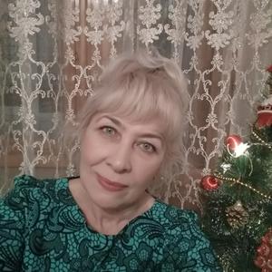 Девушки в Омске: Ирина, 59 - ищет парня из Омска