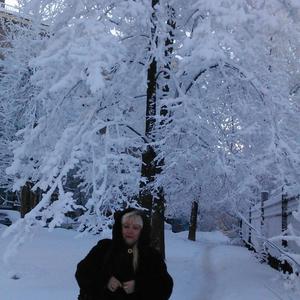 Девушки в Череповце: Елена, 63 - ищет парня из Череповца