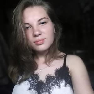 Девушки в Новокузнецке: Арина, 23 - ищет парня из Новокузнецка