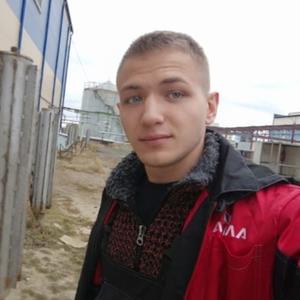 Парни в Томске: Ян, 26 - ищет девушку из Томска