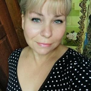 Девушки в Саратове: Надежда Александровна, 43 - ищет парня из Саратова