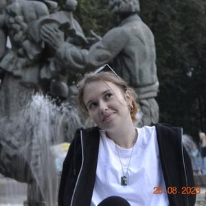 Девушки в Великий Новгороде: Вероника, 18 - ищет парня из Великий Новгорода