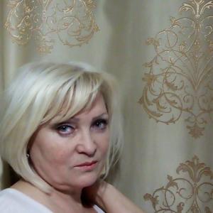 Девушки в Челябинске: Lilia, 64 - ищет парня из Челябинска