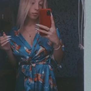 Девушки в Омске: Юлия, 21 - ищет парня из Омска