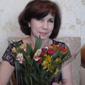 Девушки в Челябинске: Elena, 61 - ищет парня из Челябинска