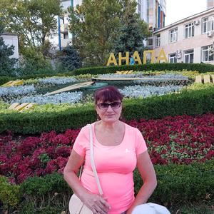 Девушки в Гатчине: Александра, 68 - ищет парня из Гатчины