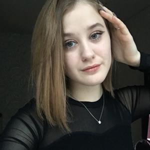 Девушки в Томске: Ника, 23 - ищет парня из Томска