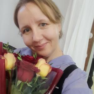 Девушки в Томске: Наташа, 44 - ищет парня из Томска