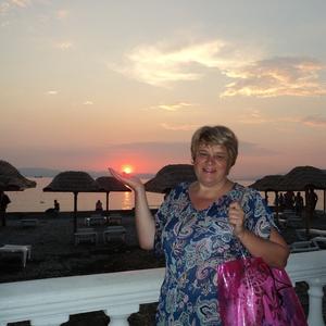 Девушки в Череповце: Марина, 60 - ищет парня из Череповца
