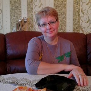 Девушки в Волгограде: Елена Нестерова, 57 - ищет парня из Волгограда