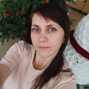 Девушки в Владивостоке: Ксения, 44 - ищет парня из Владивостока