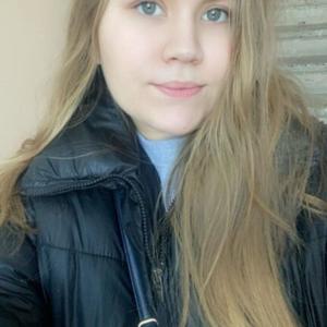 Девушки в Екатеринбурге: Полина, 23 - ищет парня из Екатеринбурга