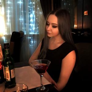 Девушки в Комсомольске-На-Амуре: Эльвира, 21 - ищет парня из Комсомольска-На-Амуре