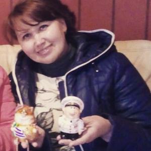 Девушки в Нижнекамске: Резеда, 49 - ищет парня из Нижнекамска