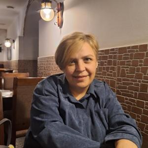 Девушки в Омске: Марина, 45 - ищет парня из Омска