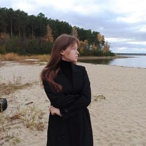 Девушки в Челябинске: Алиса, 18 - ищет парня из Челябинска