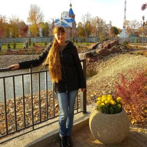 Девушки в Саратове: Елена, 35 - ищет парня из Саратова