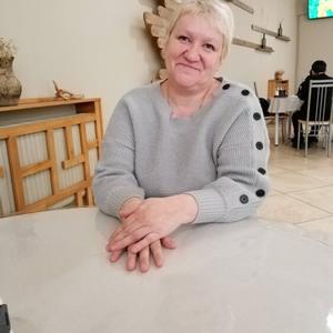 Девушки в Саяногорске: Елена, 53 - ищет парня из Саяногорска
