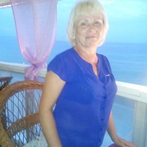 Людмила, 69 лет, Новосибирск