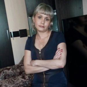 Девушки в Ангарске: Olga, 40 - ищет парня из Ангарска