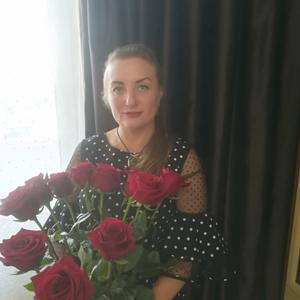 Девушки в Томске: Анастасия, 46 - ищет парня из Томска