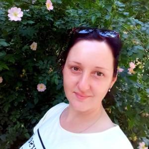 Девушки в Саратове: Ирина, 36 - ищет парня из Саратова