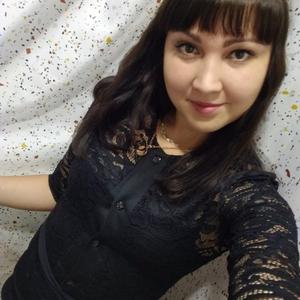 Девушки в Среднеуральске: Анастасия, 30 - ищет парня из Среднеуральска