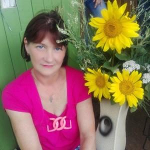 Девушки в Ульяновске: Вера, 55 - ищет парня из Ульяновска