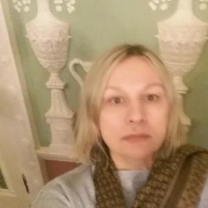 Девушки в Казани (Татарстан): Алена, 55 - ищет парня из Казани (Татарстан)