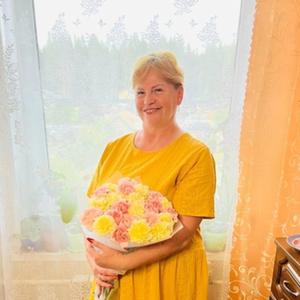 Девушки в Петрозаводске: Марина, 59 - ищет парня из Петрозаводска