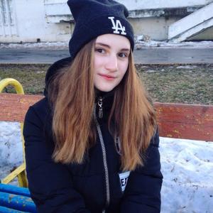 Девушки в Томске: Аня, 22 - ищет парня из Томска