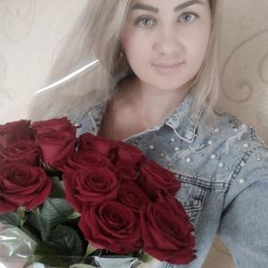 Девушки в Омске: Виктория, 29 - ищет парня из Омска