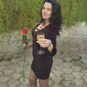 Девушки в Казани (Татарстан): Елена, 43 - ищет парня из Казани (Татарстан)